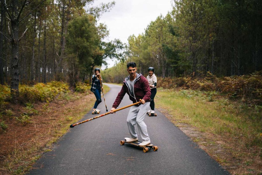 Cours de skate pour débutant, pourquoi ne pas tester le landpaddle. crédit photo : Clara Ferrand - blog Wildroad