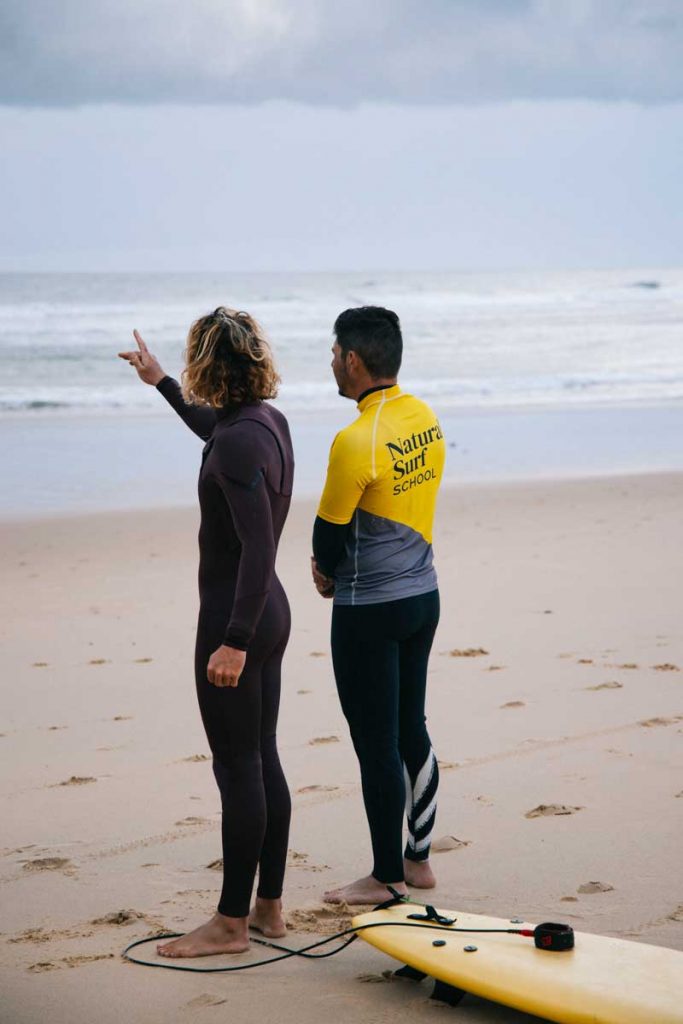 Cours débutant de surf avec Natural surf School. crédit photo : Clara Ferrand - blog Wildroad