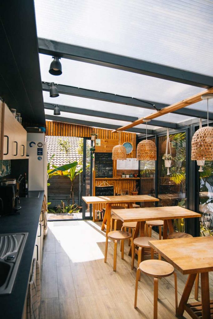 L'espace cuisine de Wood'n sea à Capbreton. crédit photo : Clara Ferrand - blog Wildroad