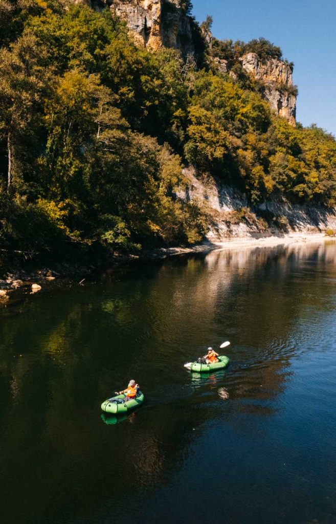 Descendre la Dordogne en packraft. crédit photo : Clara Ferrand - blog Wildroad