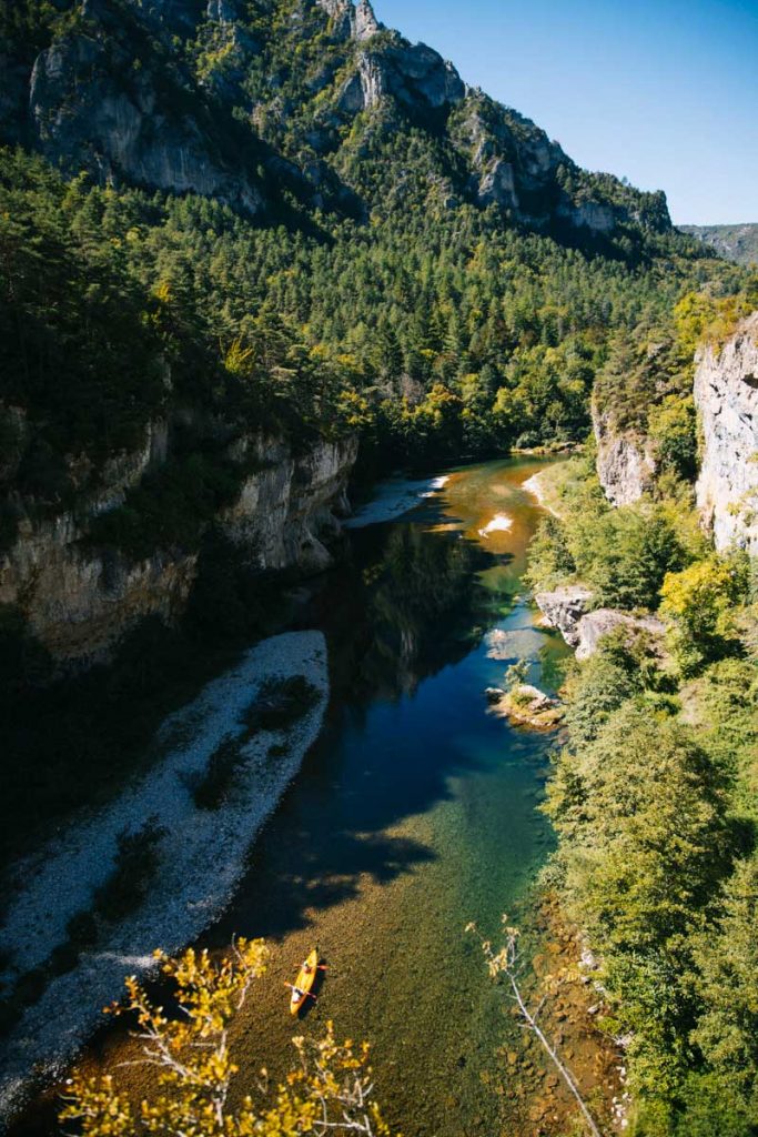 Faire du canoë dans les gorges du Tran en hors saison. crédit photo : Clara Ferrand - blog Wildroad