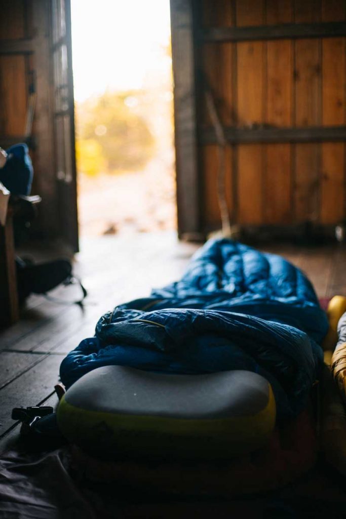 Dormir en cabane et en bivouac sur le GR70. crédit photo : Clara Ferrand - blog Wildroad
