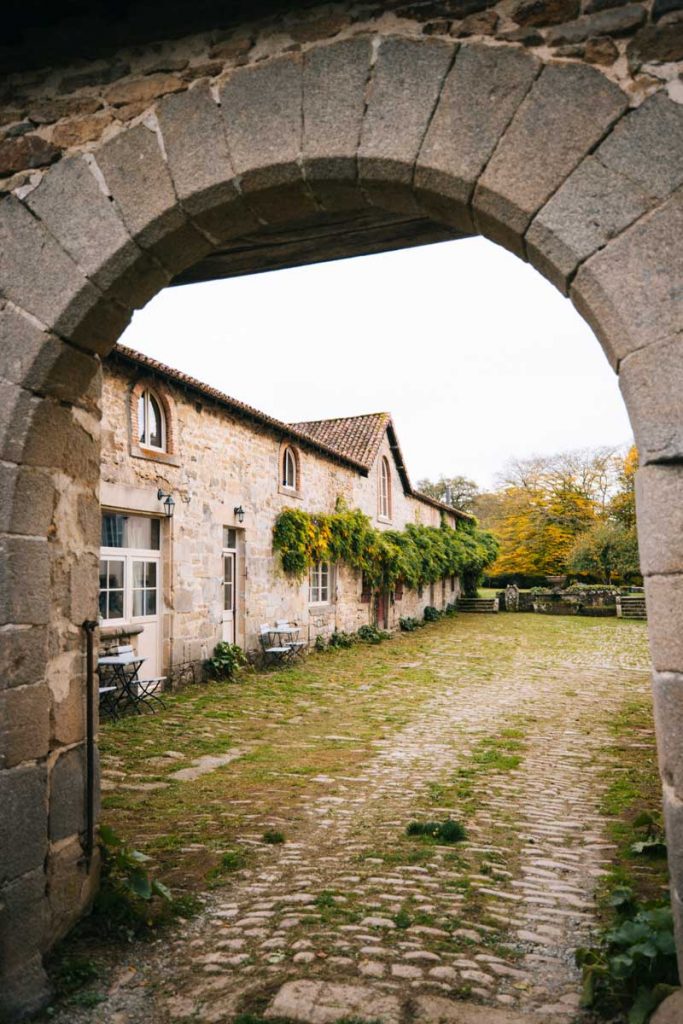 Dormir en Creuse à l'abbaye du Palais, hébergement de charme. crédit photo : Clara Ferrand - blog Wildroad