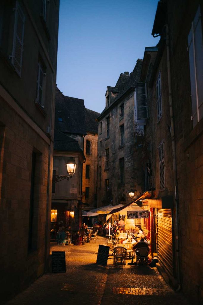 L'éclairage de nuit au gaz de Sarlat. crédit photo : Clara Ferrand - blog Wildroad