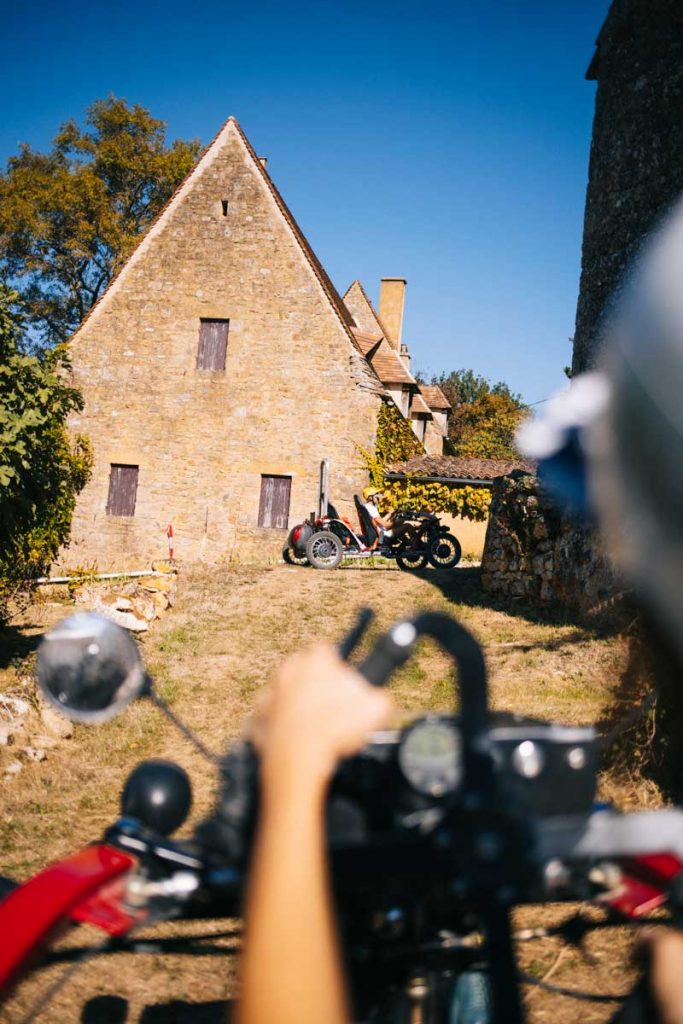 Expérience insolite à faire en Dordogne : une randonnée en Swincar véhicule électrique. crédit photo : Clara Ferrand - blog Wildroad