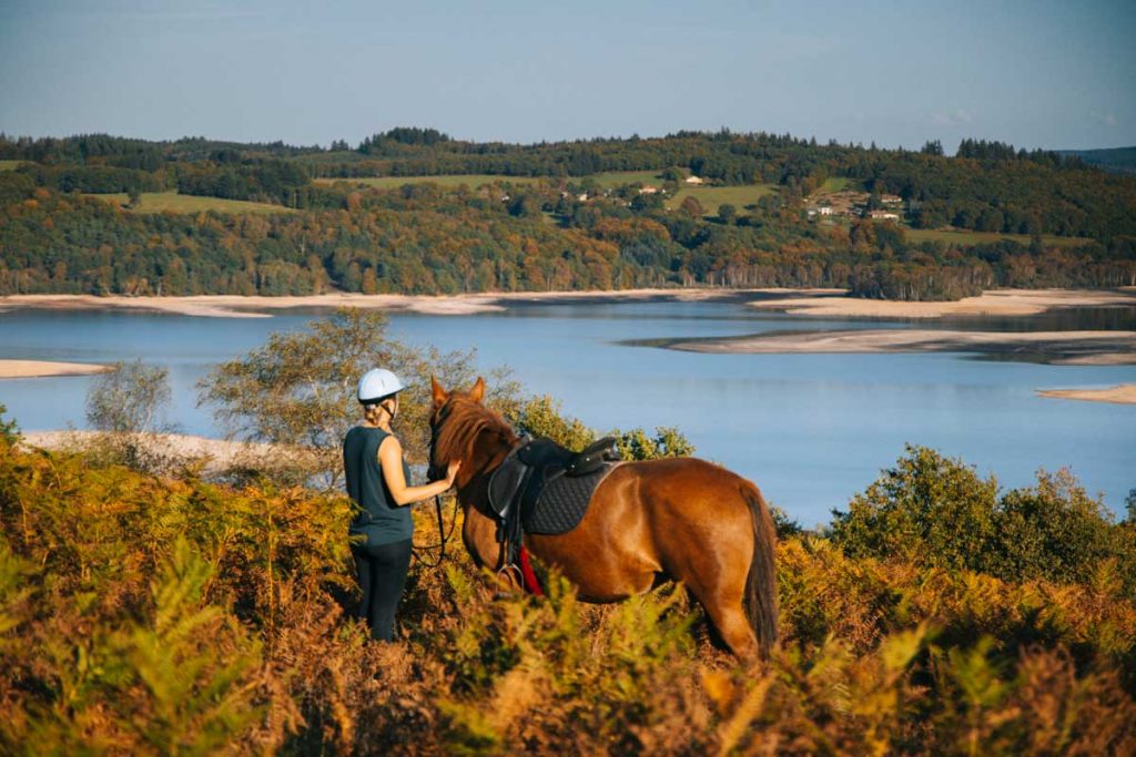 Faire du cheval dans le PNR de Millevaches en Limousin. crédit photo : Clara Ferrand - blog Wildroad