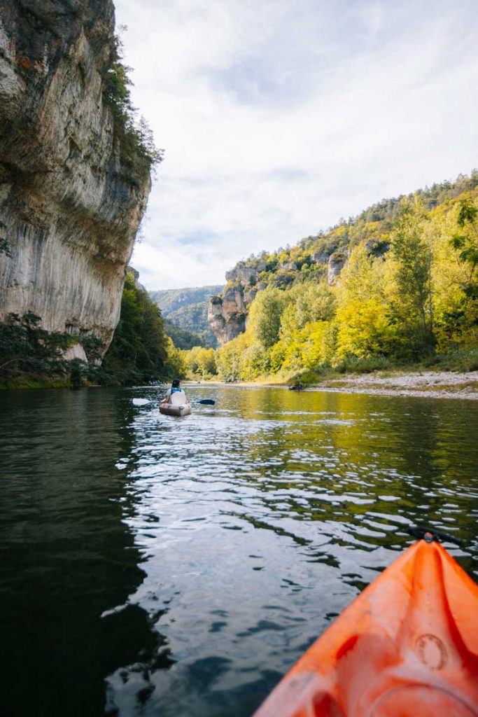 Activité canoë dans les gorges du Tarn à la Malène. crédit photo : Clara Ferrand - blog Wildroad