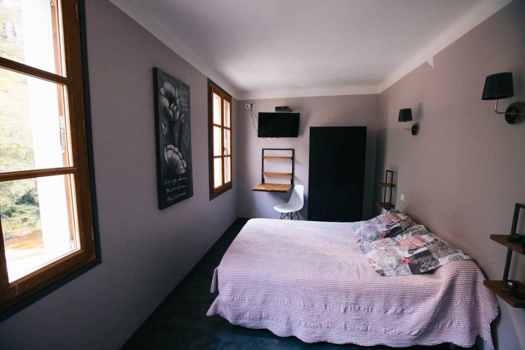 L'hôtel Bleu nuit à Saint-Enimie. crédit photo : Clara Ferrand - blog Wildroad