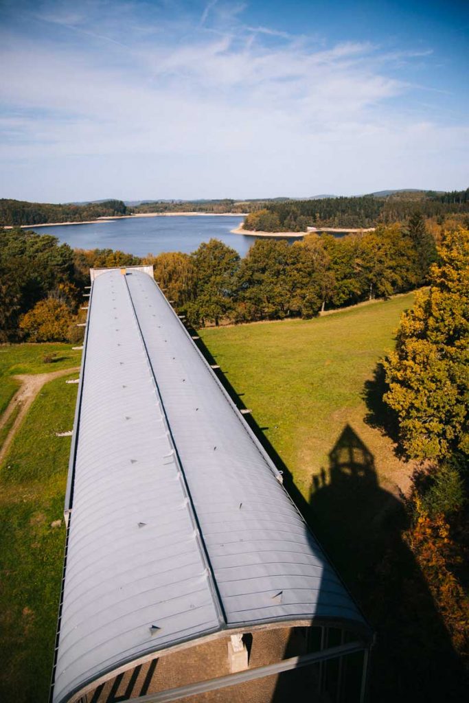 Visiter l'île de Vassivière et son centre d'art. crédit photo : Clara Ferrand - blog Wildroad