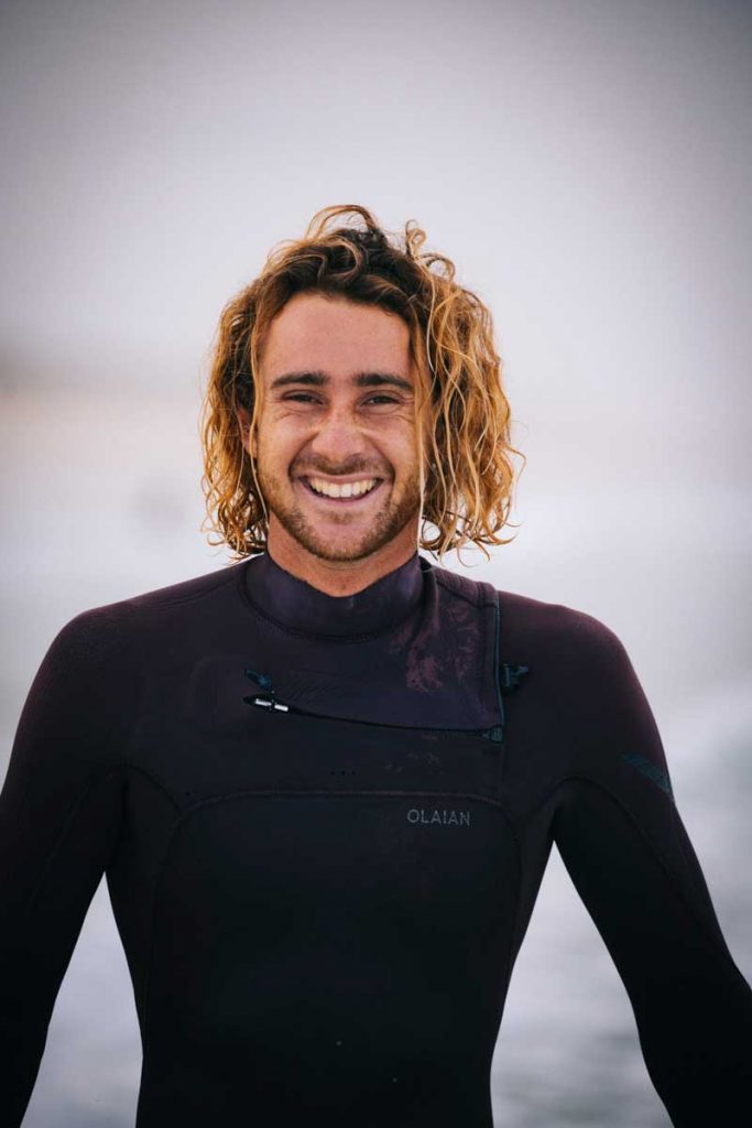 Indhy surfeur et prof pour Natural Surf School. crédit photo : Clara Ferrand - blog Wildroad