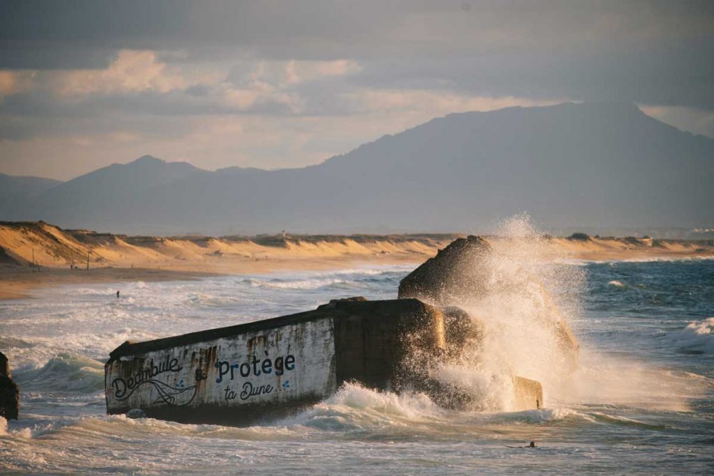 Les bunkers du mur de l'Atlantique sur la côte landaise. crédit photo : Clara Ferrand - blog Wildroad