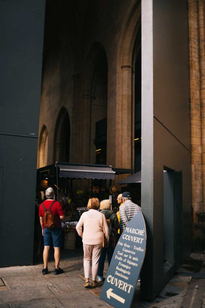 Le marché couvert de l'église Sainte marie. crédit photo : Clara Ferrand - blog Wildroad