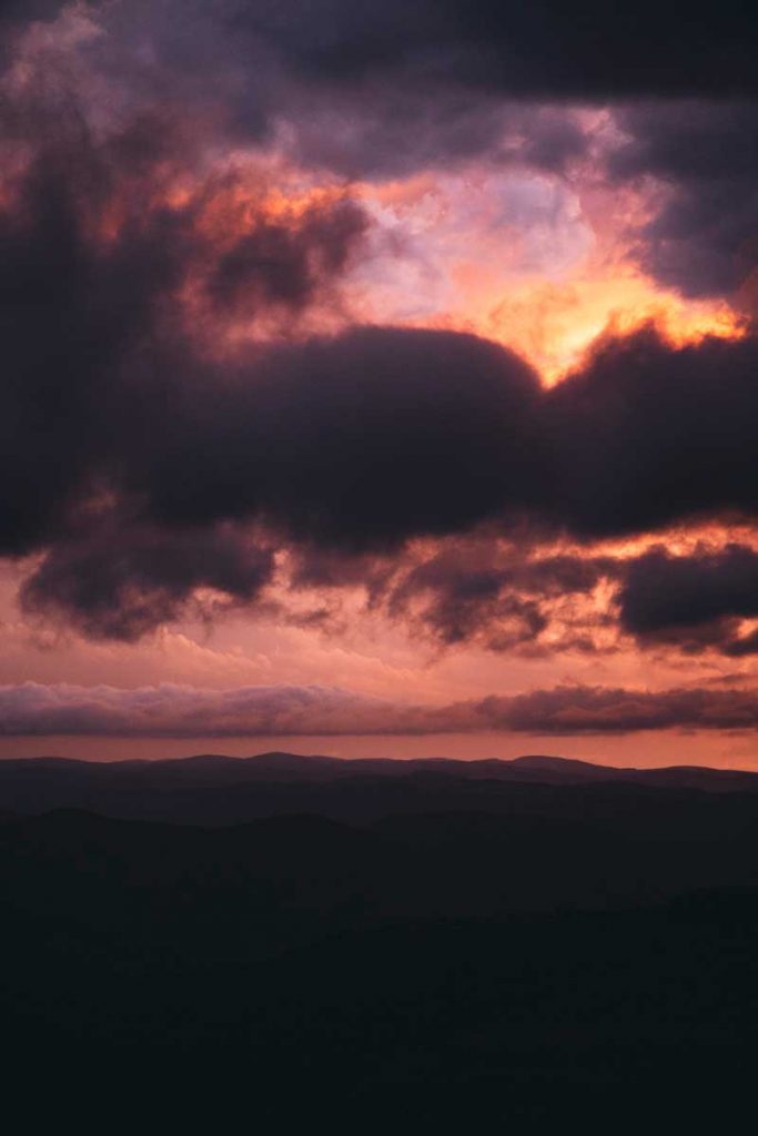 Randonner pendant des orages sur les monts Lozère. crédit photo : Clara Ferrand - blog Wildroad