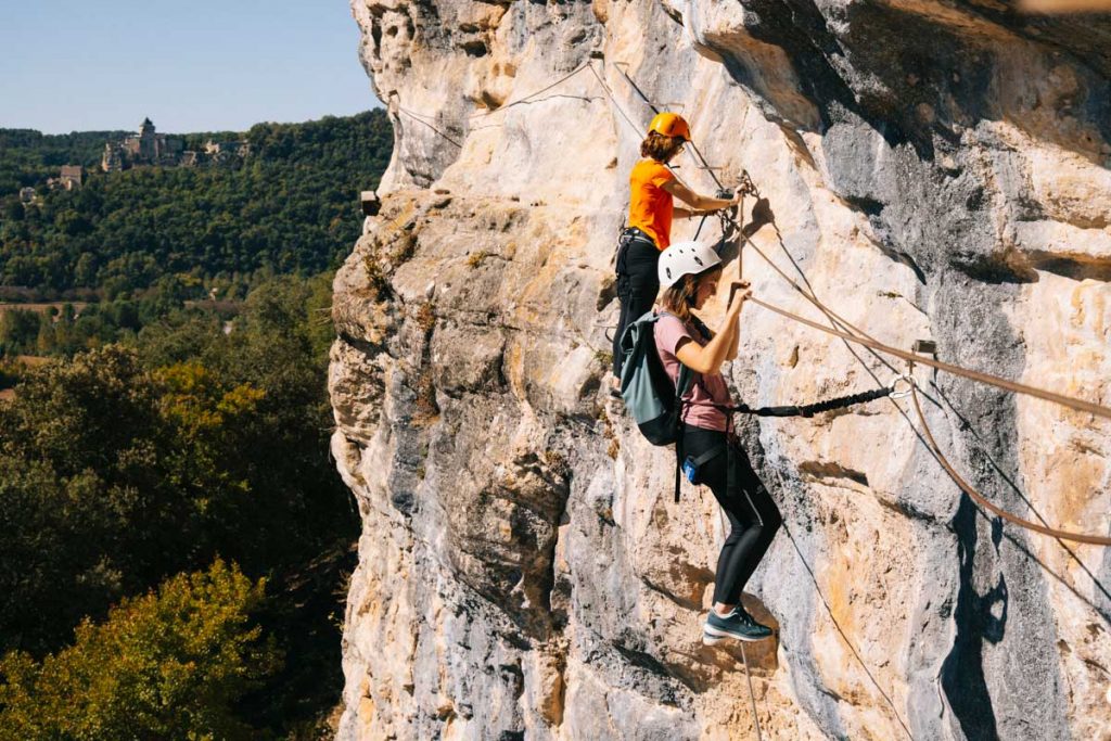 Parcours via ferrata facile dans la vallée de la Dordogne. crédit photo : Clara Ferrand - blog Wildroad
