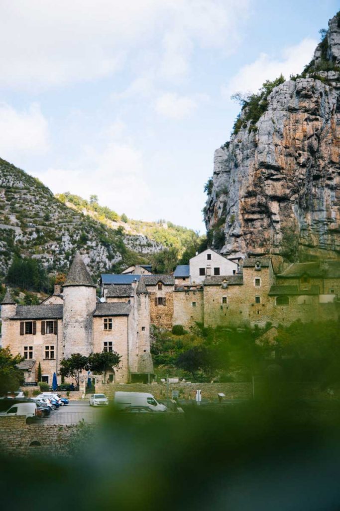 Les plus beaux villages des gorges du Tarn : la Malène. crédit photo : Clara Ferrand - blog Wildroad