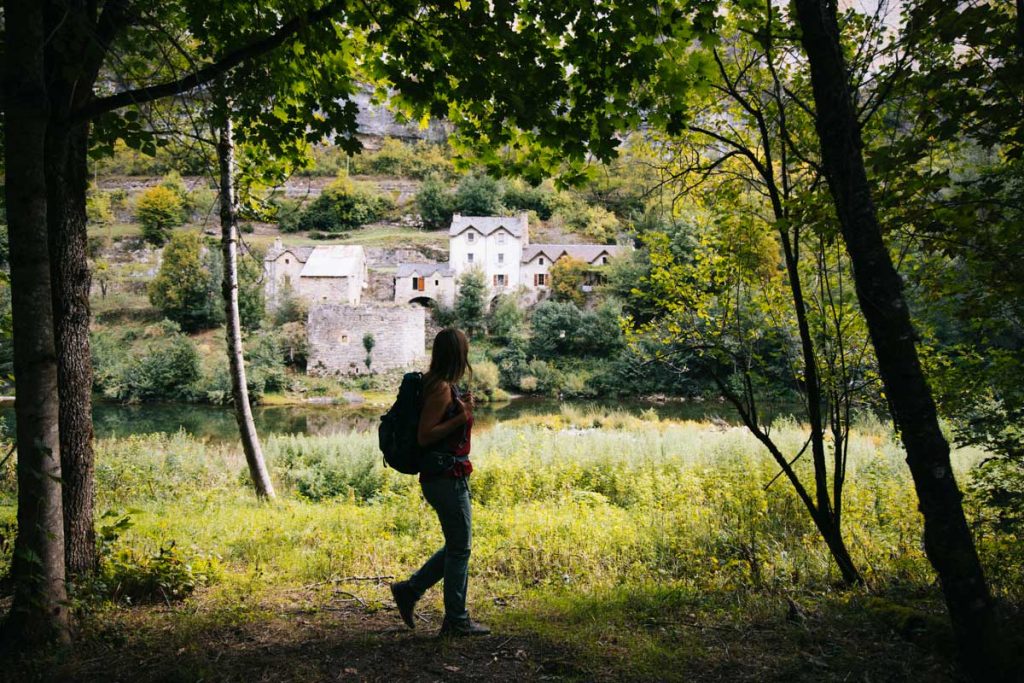 Randonner dans les Gorges du Tran en itinérance sur le GR736. crédit photo : Clara Ferrand - blog Wildroad