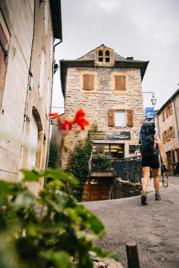 Ravitaillement dans le village du Bleymard en Lozère. crédit photo : Clara Ferrand - blog Wildroad