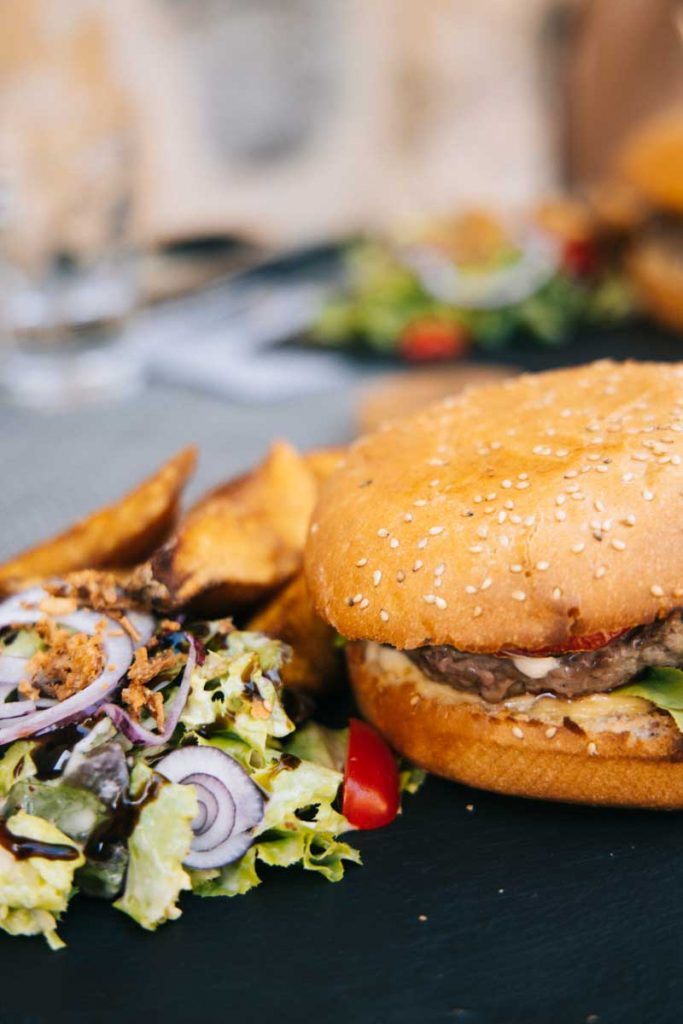 Le restaurant de l'auberge de Peyreleau une bonne adresse où manger. crédit photo : Clara Ferrand - blog Wildroad