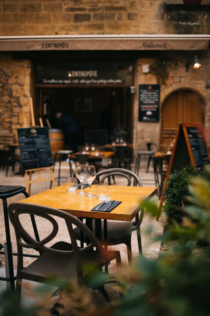 Le restaurant de l'entrepôt pour manger à Sarlat. crédit photo : Clara Ferrand - blog Wildroad