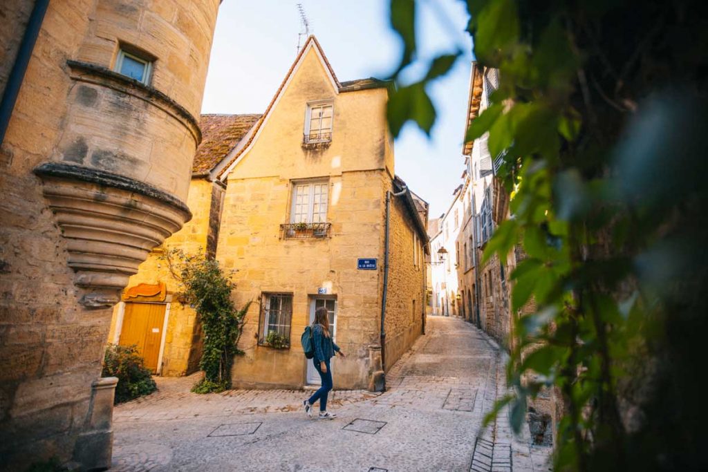 Visiter la citée médiévale de Sarlat dans le Périgord. crédit photo : Clara Ferrand - blog Wildroad