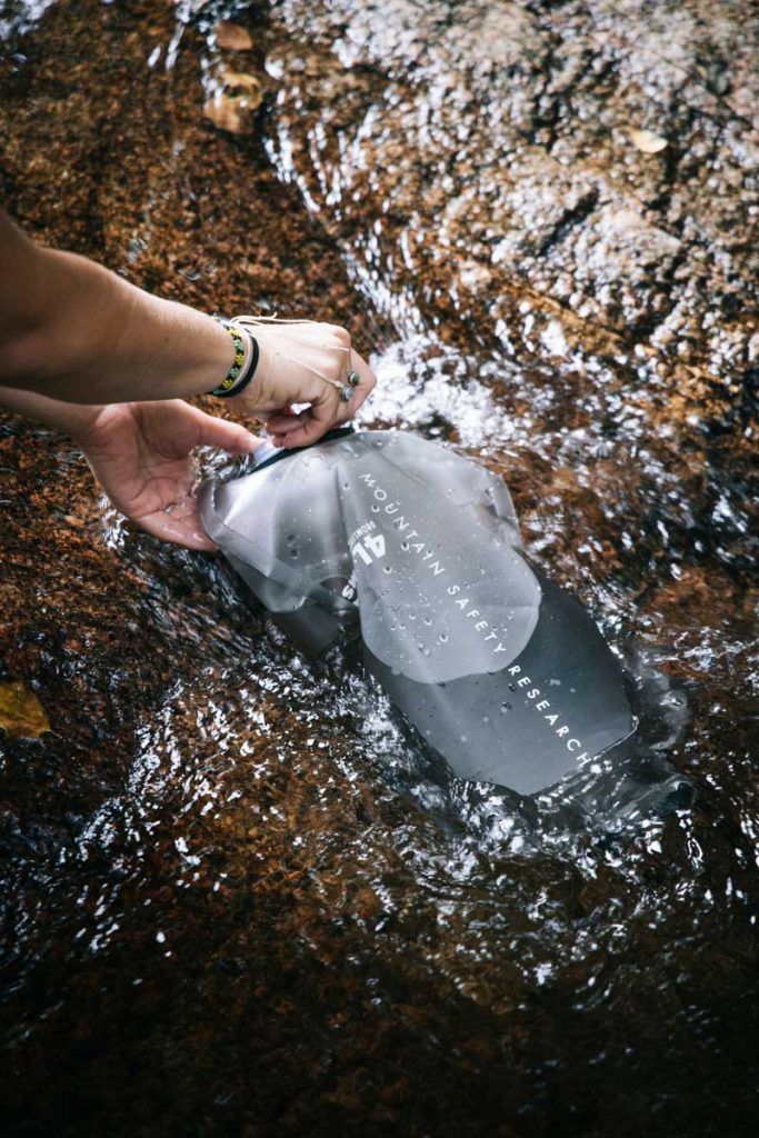 Trouver un point d'eau pendant une randonnée itinérante. crédit photo : Clara Ferrand - blog Wildroad