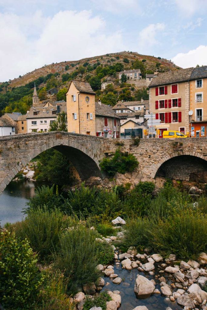 Le village du Pont-de-Montvert au coeur des Cévennes et du GR70. crédit photo : Clara Ferrand - blog Widlroad