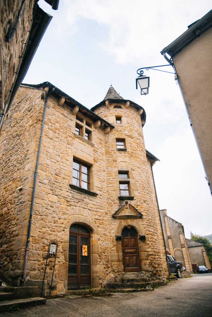 Visiter le village du Bleymard en Lozère, sur le chemin de Stevenson. crédit photo : Clara Ferrand - blog Wildroad