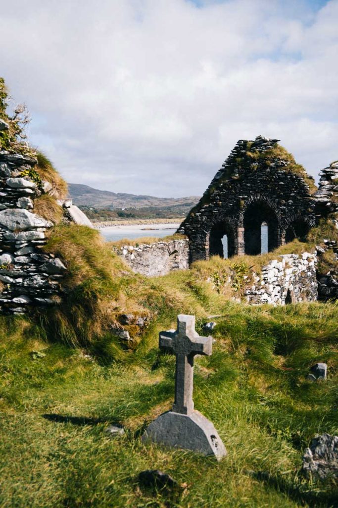 Abbaye Island Derrynane sur Kerry way. crédit photo : Clara Ferrand - blog WIldroad