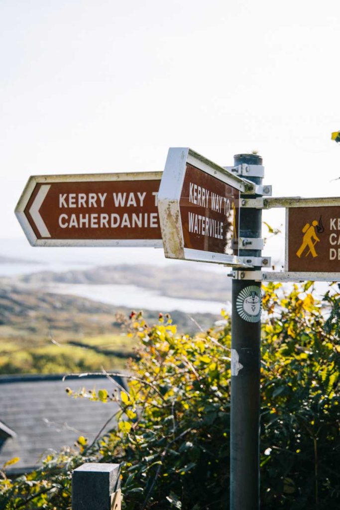 Balisage pour suivre Kerry Way. crédit photo : Clara Ferrand - blog Wildroad