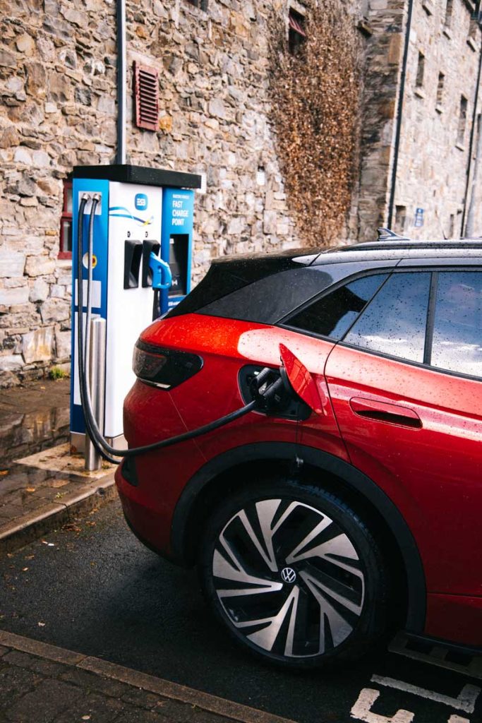 Les bornes de recharge rapide pour les voiture électrique en Irlande. crédit photo : Clara Ferrand - blog Wildroad