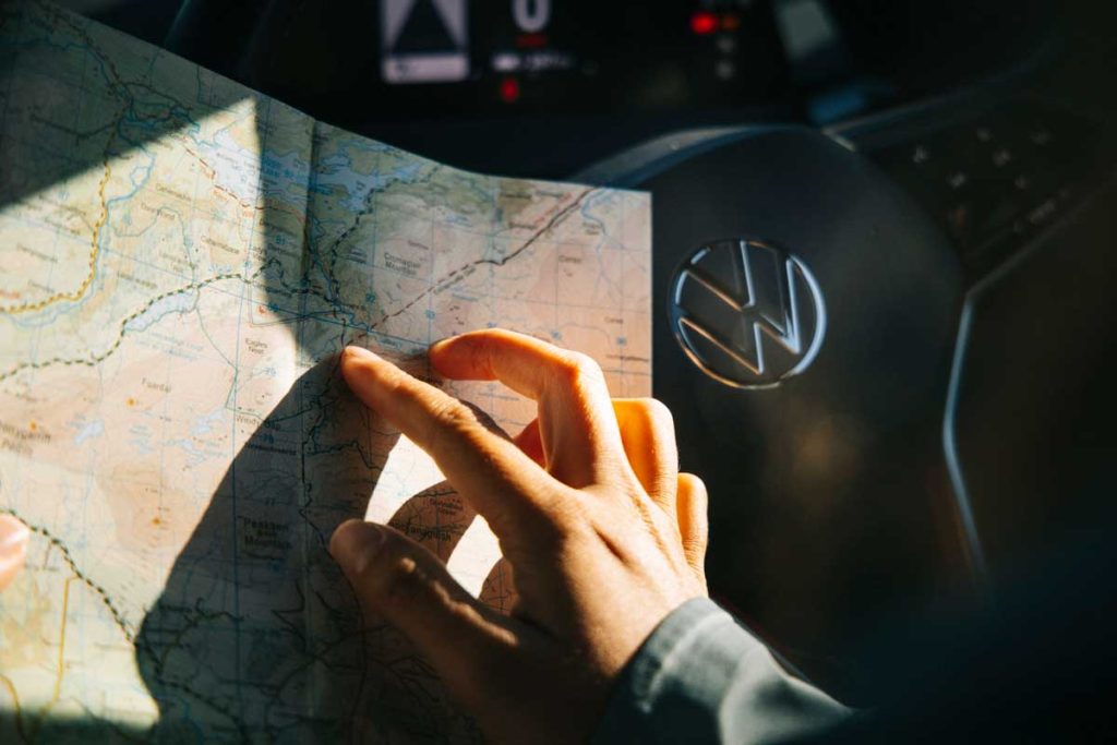 Comment trouver des itinéraires de randonnée en Irlande : carte papier OSI. crédit photo : Clara Ferrand - blog Wildroad