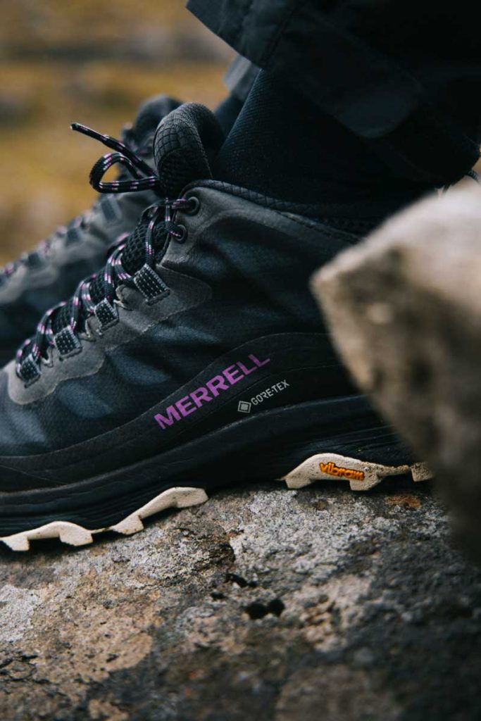Les chaussures de randonnée MOAD mid gore tex de Merrell. crédit photo : Clara Ferrand - blog Wildroad