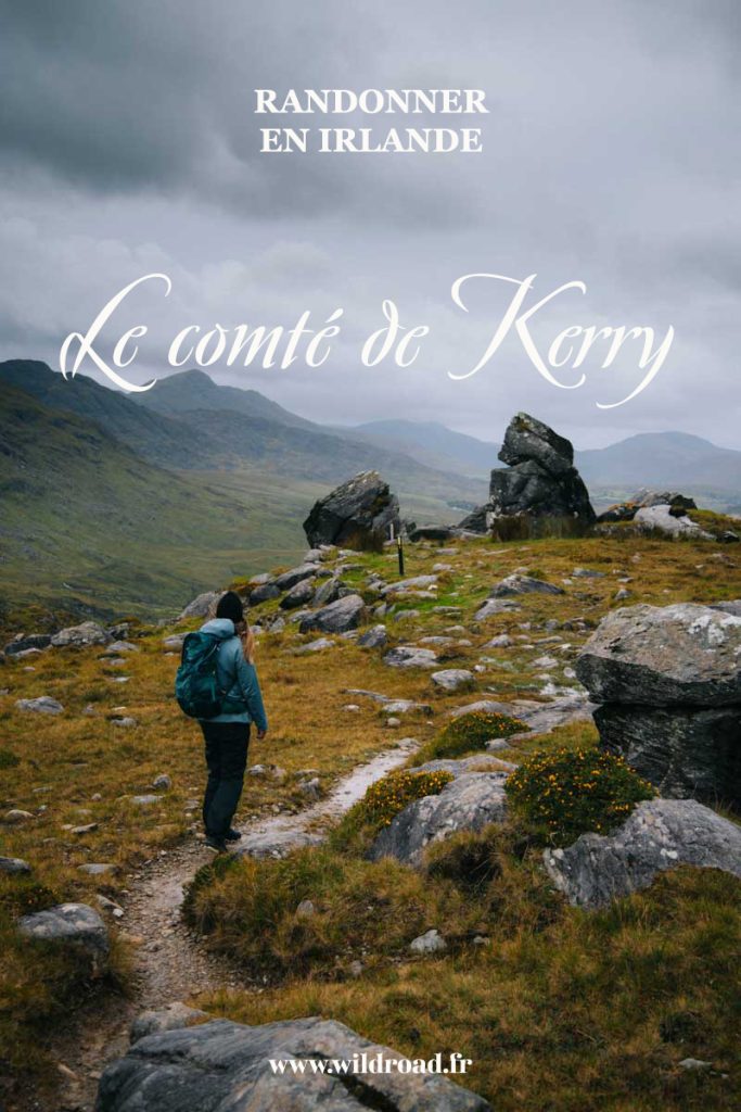 Randonner dans le comté de Kerry sur le trek de Kerry way à travers les paysages de la Black Valley, du parc national de Killarney et de la péninsule d'Iveragh. crédit photo : Clara Ferrand - blog WIldroad #ireland #hiking #kerryway #peninsuleiveragh #trekking