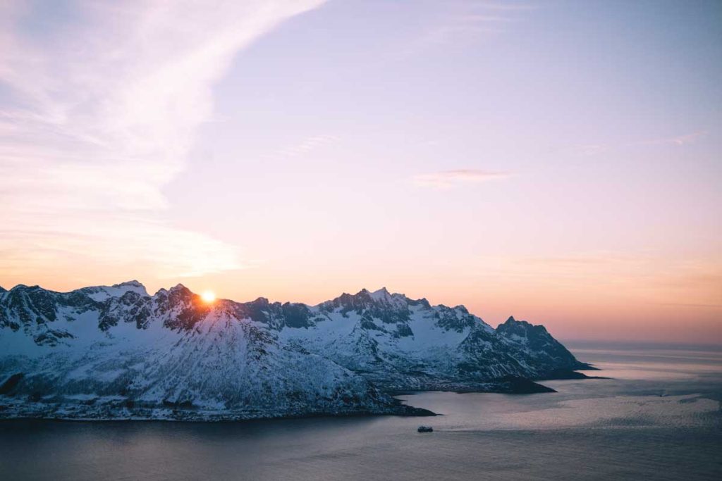 Coucher de soleil e, hiver depuis Segla sur Senja. crédit photo : Clara Ferrand - blog Wildroad