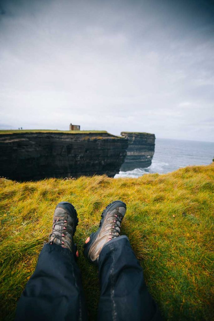 Étape de la randonnée de Western Way à Ballycastl avec Downpatrick head. crédit photo : Clara Ferrand - blog Wildroad