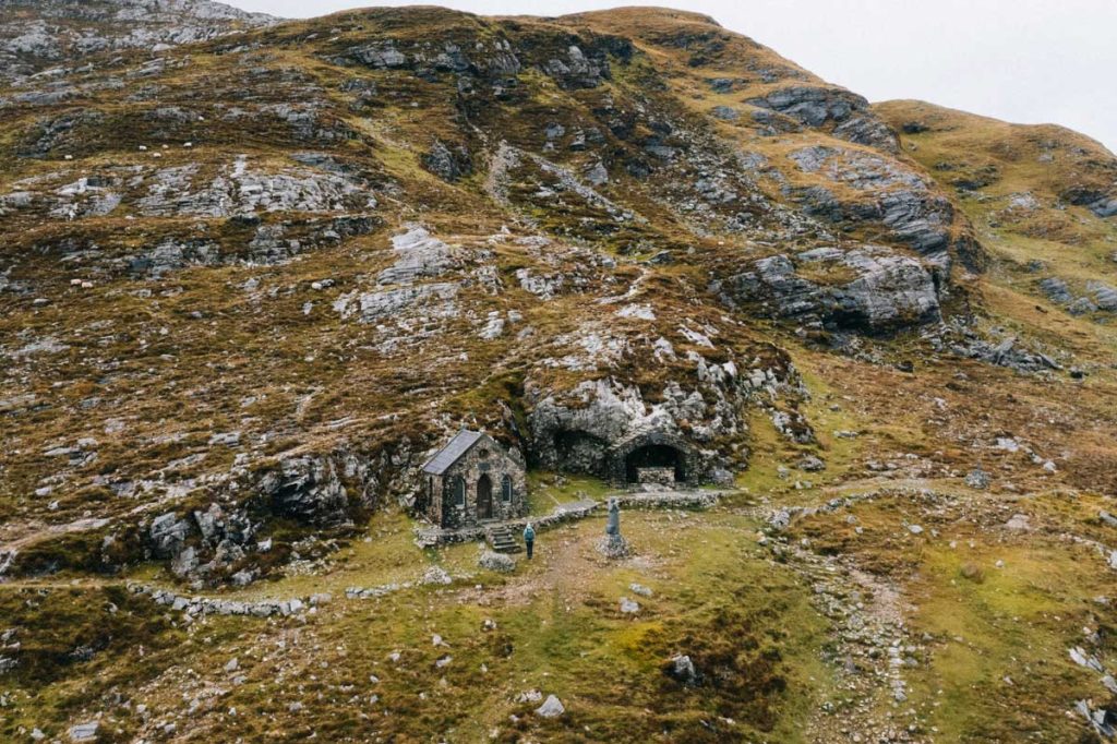 La Chapelle de Mam Ean dans les Maumturk Mountains. crédit photo : Clara Ferrand - blog Wildroad