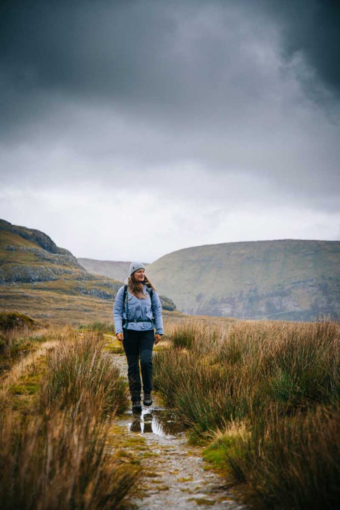Randonner à la journée dans les Maumturks Mountains dans le comté de Galway. crédit photo : Clara Ferrand - blog Wildroad