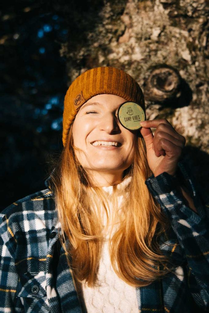 La box camp vibes : les essentiels pour débuter en randonnée en sécurité. crédit photo : Clara Ferrand - blog Wildroad