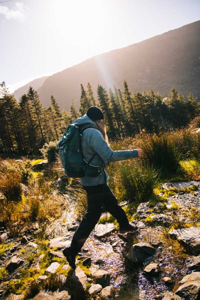 Randonner avec des chaussures étanche en Irlande. crédit photo : Clara Ferrand - blog WIldroad