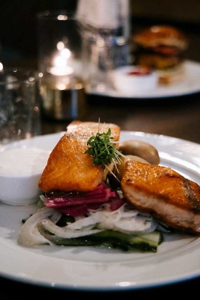 Restaurant sur l'île de Senja pour manger le saumon d'husoy. crédit photo :Clara Ferrand - blog Wildroad