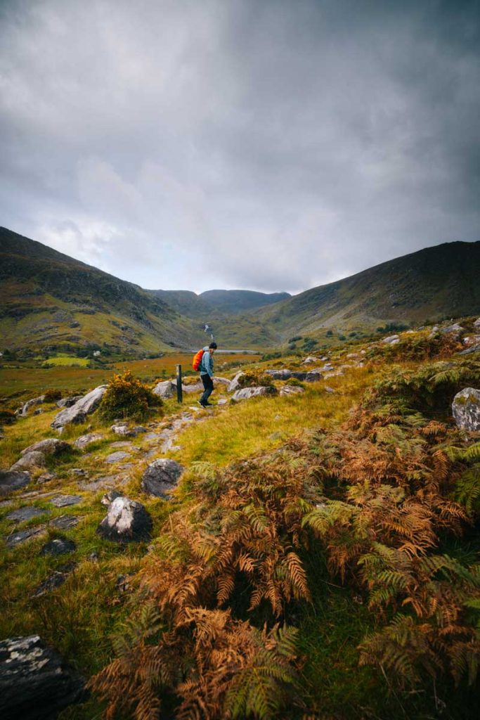 Sentier de randonnée à la journée dans la Black Valley dans le comté de Kerry. crédit photo : clara Ferrand - blog Wildroad