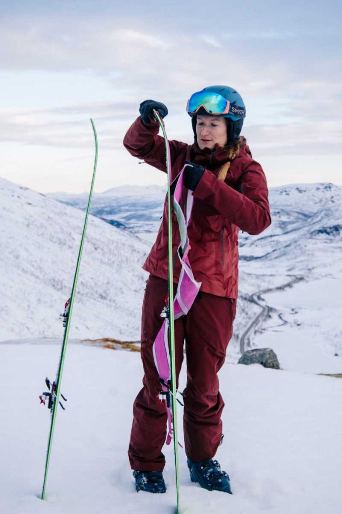 Faire du ski de randonnée dans les Alpes de Lyngen. crédit photo : Clara Ferrand - blog Wildroad