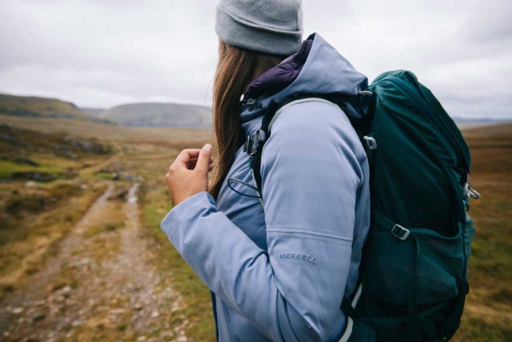 Comment s'équiper pour marcher sous la pluie Irlandaise : ma check-list des indispensables. crédit photo : Clara Ferrand - blog Wildroad