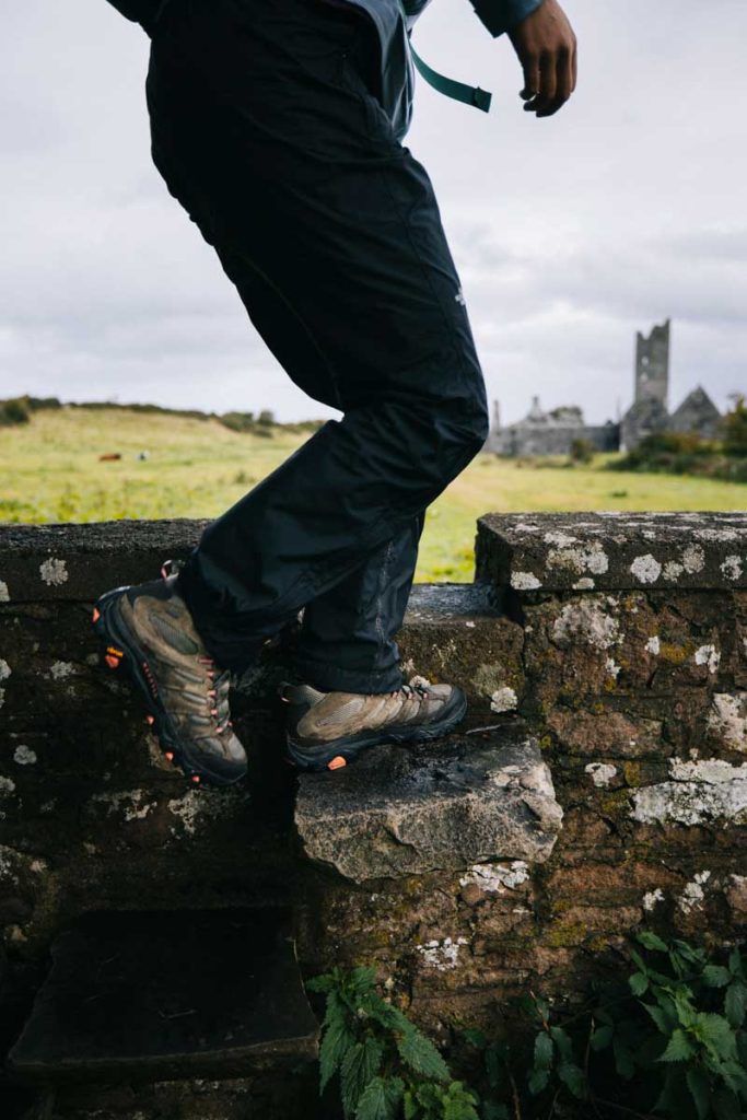 Quelle chaussures choisir pour un trek itinérant comme The Western Way en Irlande. crédit photo : Clara Ferrand - blog Wildroad