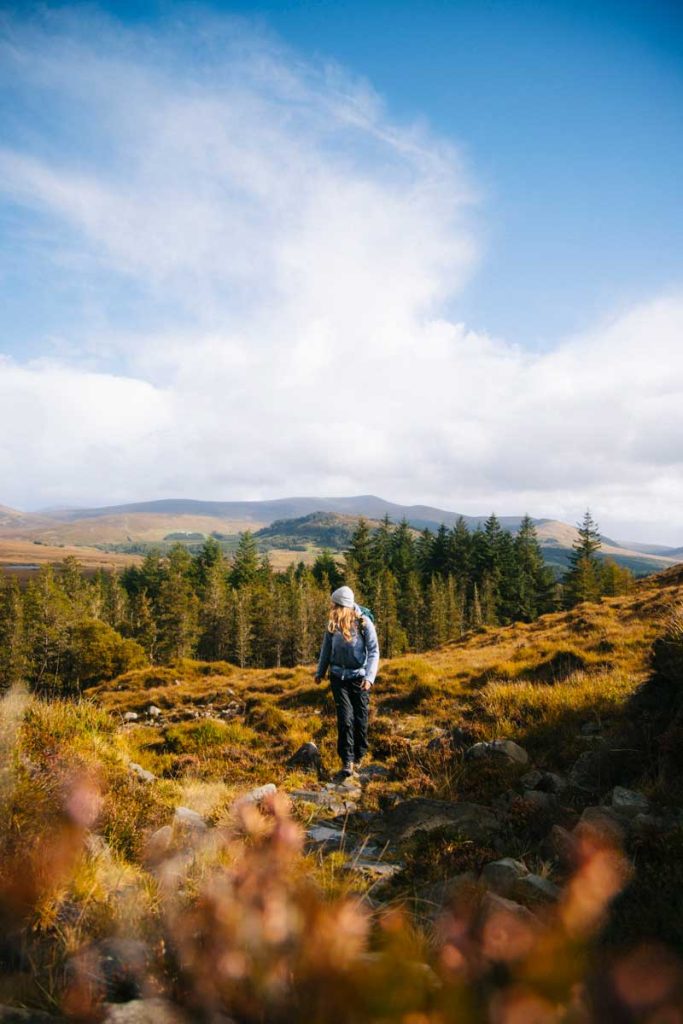 Randonner sur la Letterkeen loop dans le park national de Wild Nephin. crédit photo : Clara Ferrand - blog Wildroad