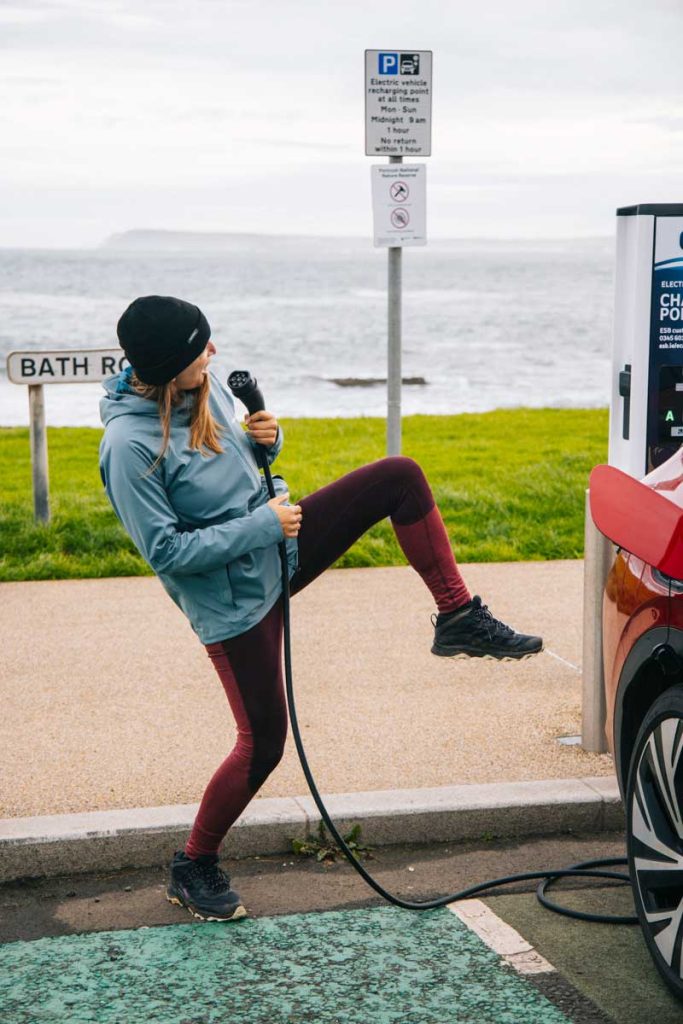 Chargeur électrique rapide pour les voiture à Portrush en Irlande du nord. crédit photo : Clara Ferrand - blog Wildroad
