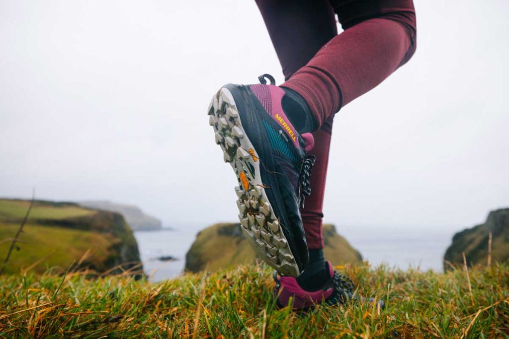 Les chaussures de randonnée. MQM3 gore tex de Merrell. crédit photo : Clara Ferrand - blog Wildroad