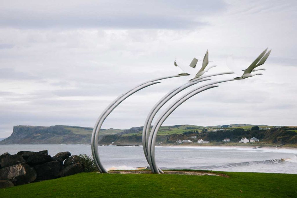 Arrivée de Causeway Coast Way sur la plage de Ballycastle. crédit photo : Clara Ferrand - blog Wildroad