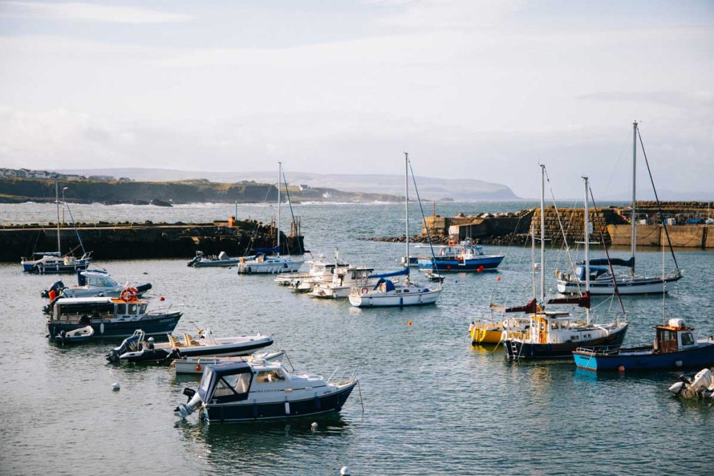 Le port de Portrush ville balnéaire d'Irlande du Nord. crédit photo : Clara Ferrand - blog Wildroad