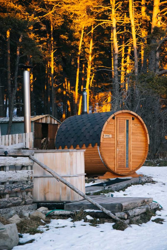 Se relaxer aux bains des bois un spa nordique au pied de Dormillouse. crédit photo : Clara Ferrand - blog Wildroad